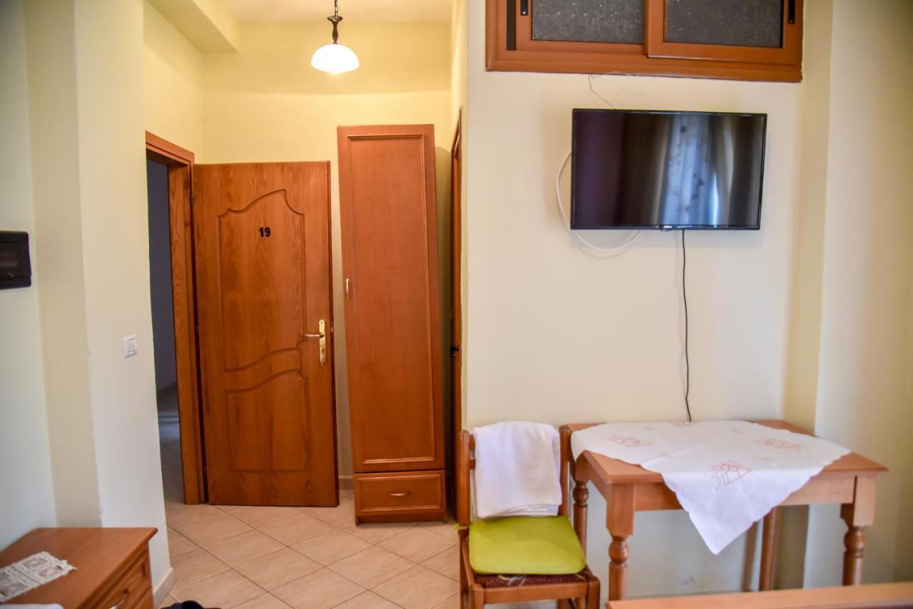 Double Room In Hotel Geraldo Kakavije Екстер'єр фото